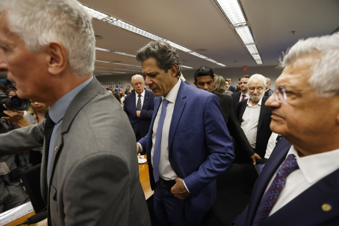 Fernando Haddad deixa Comissão de Finanças da Câmara após bate-boca com deputados da oposição