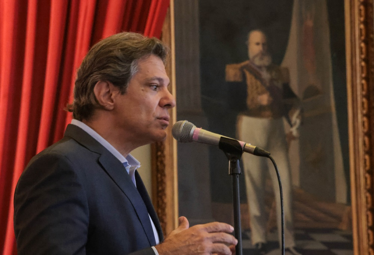 Haddad diz que aguarda decisão de Lula sobre judicialização da derrubada do IOF no Congresso