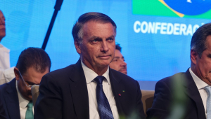 O ex-presidente Jair Bolsonaro (PL) participa da 26ª Marcha a Brasília em Defesa dos Municípios, promovida pela Confederação Nacional de Municípios (CNM), em Brasília