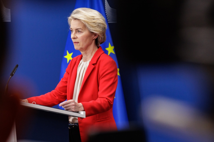 UE anuncia 18º pacote de sanções contra Rússia para pressionar Putin por cessar-fogo