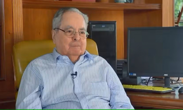 Benedito Ruy Barbosa recebe alta após um mês internado por insuficiência renal
