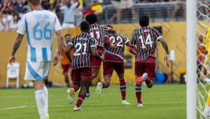 JOgadores do Fluminense comemoram