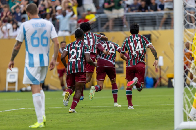 JOgadores do Fluminense comemoram