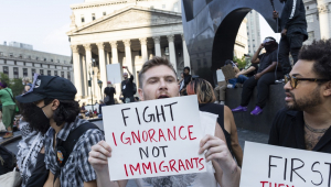 Pessoas se reúnem em protesto contra as políticas de imigração do governo Trump, em Nova York