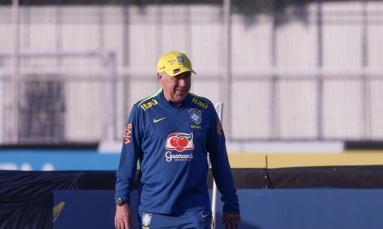 Ancelotti comanda primeiro treino da seleção brasileira com grupo desfalcado em SP