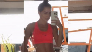 Deborah Secco exibe barriga definida e garante: ‘Musa fitness está de volta’