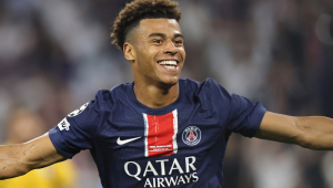 Désiré Doué, do PSG, comemora após marcar o terceiro gol na final da Liga dos Campeões da UEFA entre Paris Saint-Germain e Internazionale de Milão