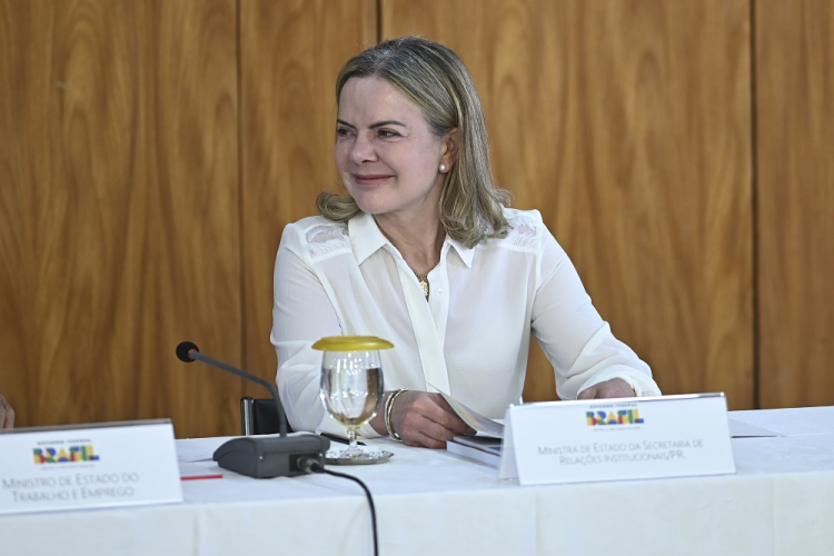 Gleisi alega que derrubada de decreto do IOF pode comprometer meta fiscal e cortar bilhões em emendas