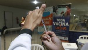 Gripe: SP inicia vacinação em estações e terminais nesta segunda