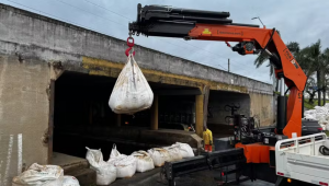 Prefeitura de Porto Alegre inicia fechamento de todas as comportas do sistema de proteção contra cheias — Foto: Divulgação