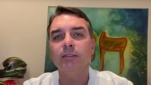 Flávio Bolsonaro: “Conseguimos mostrar a grande perseguição que Bolsonaro e aliados estão sofrendo”