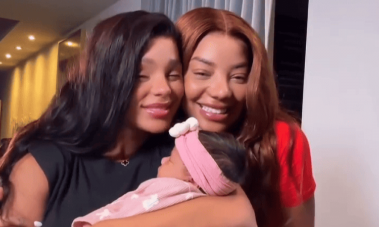 Ludmilla e Brunna Gonçalves mostram pela primeira vez rosto da filha, Zuri