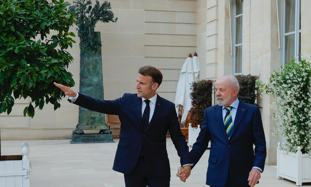 Presidente da República, Luiz Inácio Lula da Silva e Presidente da França, Emmanuel Macron, durante declaração conjunta à imprensa. Palácio do Eliseu, Paris - França.