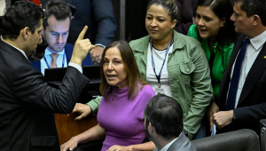 Autora do projeto que deu origem à lei, senadora Mara Gabrilli recebeu mães vítimas de Zika vírus em Plenário Andressa Anholete/Agência Senado Fonte: Agência Senado