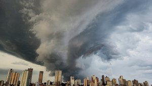 Previsão indica acumulado de chuva acima de 100 milímetros em 24h no sudoeste e sudeste do estado, com grande risco de alagamentos e deslizamentos de encostas. (Foto: Metsul/Divulgação/JC)