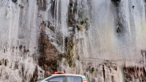 Frio congela paredão na serra catarinense