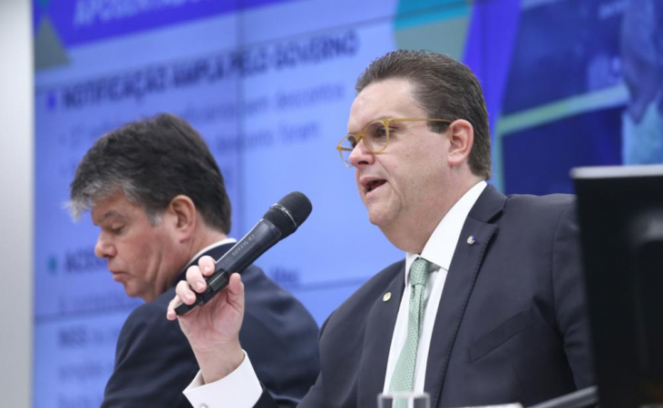 Wolney Queiroz, ministro da Previdência, dá explicações sobre as fraudes no INSS durante audiência na Câmara dos Deputados