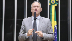 O deputado Sanderson, do PL, é vice-líder da oposição na Câmara