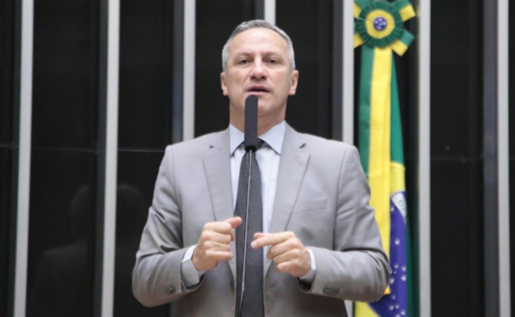 O deputado Sanderson, do PL, é vice-líder da oposição na Câmara