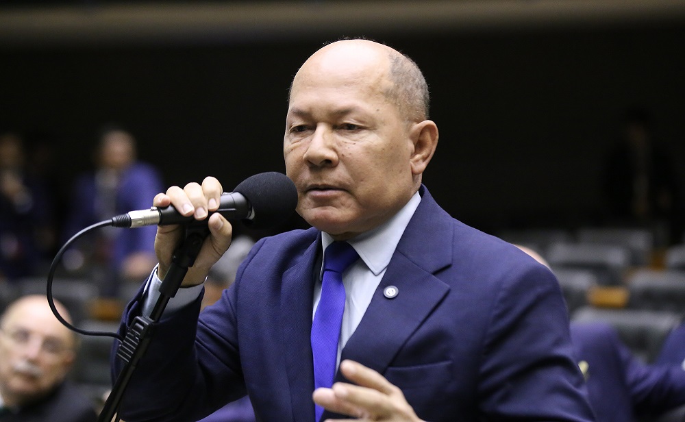 Deputado Coronel Chrisóstomo publica parecer a favor da revogação do decreto do IOF