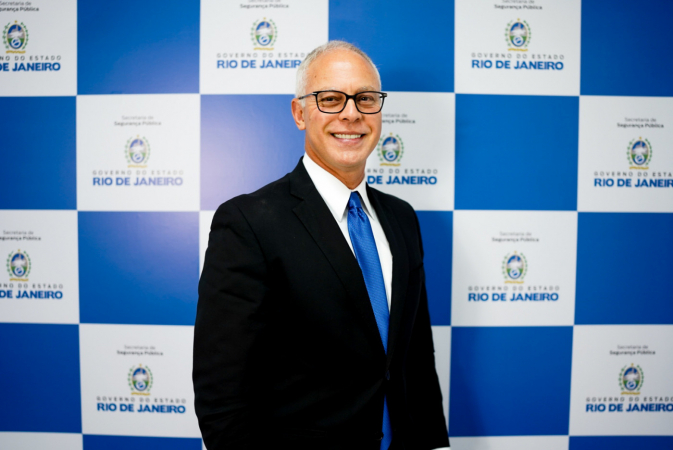 Só aqui você vê um roubo de carrocinha de cachorro-quente com fuzil", diz secretário de segurança pública do Estado do RJ
