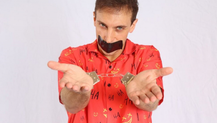 O comediante Léo Lins