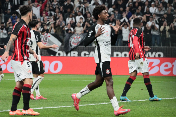 Talles Magno, do Corinthians, na partida entre Corinthians e Vitória válida pela 11ª rodada do Campeonato Brasileiro 2025
