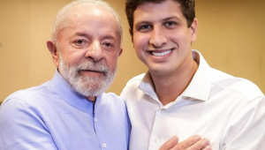 Lula e João Campos durante a convenção do PSB que elegeu o prefeito do Recife como presidente nacional do partido