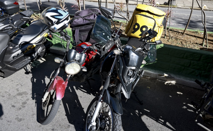 Mototaxistas protestam e pedem regulamentação do serviço em SP