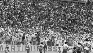 O jogador Jairzinho, do Brasil comemora após marcar gol na partida contra a seleção da Inglaterra