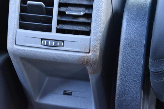 Imagem do laudo realizado pela Polícia Científica no carro de Adalberto Amarilio dos Santos Júnior