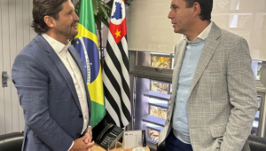 André do Prado (esq.) e Paulo Serra durante encontro na capital paulista