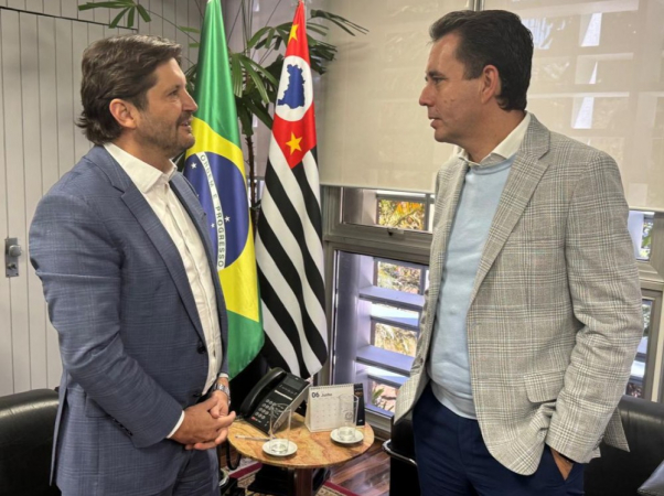André do Prado (esq.) e Paulo Serra durante encontro na capital paulista