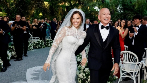 Jeff Bezos, fundador da Amazon, e Lauren Sánchez trocam alianças em Veneza