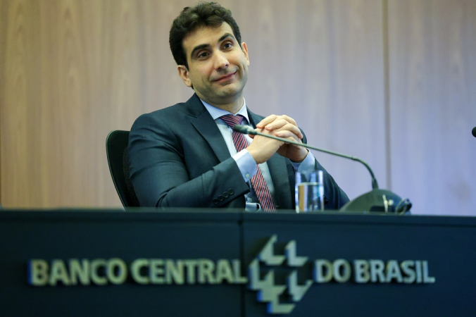 O presidente do BC, Gabriel Galípolo, durante coletiva para comentar o Relatório de Política Monetária do 2ª trimestre
