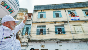 Antes de viajar à Argentina, Lula foi a Salvador, onde participou de uma caminha com apoiadores