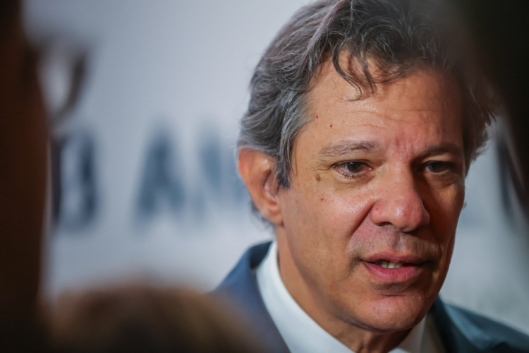 ‘Acredito que ele nem saiba o que isso quer dizer’, diz Haddad sobre Trump tarifar países alinhados ao Brics