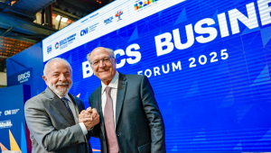 05.07.2025 - Cerimônia de Abertura do Fórum Empresarial dos BRICS 05.07.2025 - Vice-Presidente da República e Ministro do Desenvolvimento, Indústria, Comércio e Serviços, Geraldo Alckmin e o Presidente da República, Luiz Inácio Lula da Silva, durante a Cerimônia de Abertura do Fórum Empresarial dos BRICS, no Pier Mauá. Rio de Janeiro - RJ.