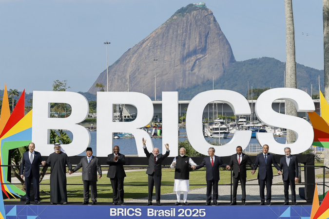 06.07.2025 - Fotografia de família dos Chefes de Estado e de Governo dos países-membros do BRICS 06.07.2025 - Presidente da República, Luiz Inácio Lula da Silva, posa para Fotografia de família dos Chefes de Estado e de Governo dos países-membros do BRICS, no Museu de Arte Moderna (MAM). Rio de Janeiro - RJ. Foto: Ricardo Stuckert / PR- Fotografia de família dos Chefes de Estado e de Governo dos países-membros do BRICS 06.07.2025 - Presidente da República, Luiz Inácio Lula da Silva, posa para Fotografia de família dos Chefes de Estado e de Governo dos países-membros do BRICS, no Museu de Arte Moderna (MAM). Rio de Janeiro - RJ. Foto: Ricardo Stuckert / PR