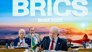 06.07.2025 - Sessão plenária “Paz e Segurança e Reforma da Governança Global” 06.07.2025 - Presidente da República, Luiz Inácio Lula da Silva, durante a sessão plenária “Paz e Segurança e Reforma da Governança Global”, no Museu de Arte Moderna (MAM). Rio de Janeiro - RJ. Foto: Ricardo Stuckert / PR