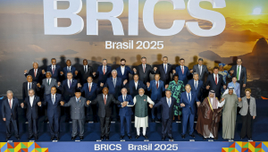 7.07.2025 - Fotografia de família dos Chefes de Estado e de Governo dos países-membros, parceiros e de engajamento externo 07.07.2025 - Presidente da República, Luiz Inácio Lula da Silva, posa para fotografia de família dos Chefes de Estado e de Governo dos países-membros, parceiros e de engajamento externo, no Museu de Arte Moderna (MAM). Rio de Janeiro - RJ. Foto: Ricardo Stuckert / PR