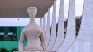 Fachada e estátua do STF