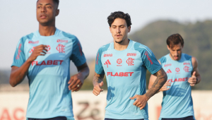 Bruno Henrique, Pedro e Viña em treino do Flamengo no Ninho do Urubu