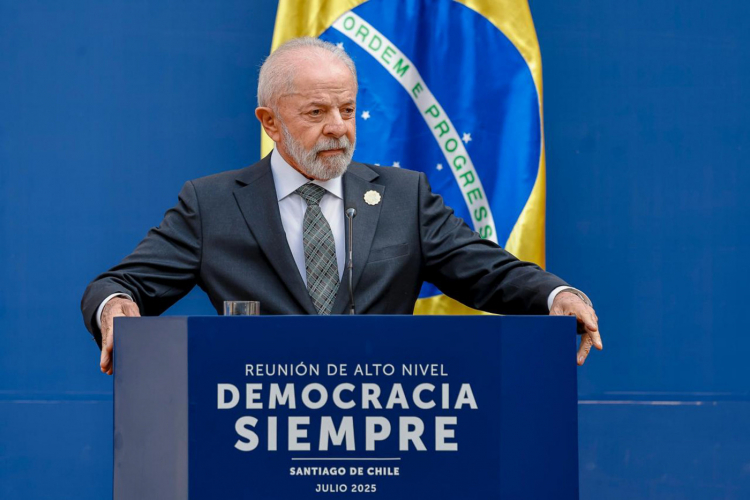 Democracia corre risco como no período nazista, diz Lula