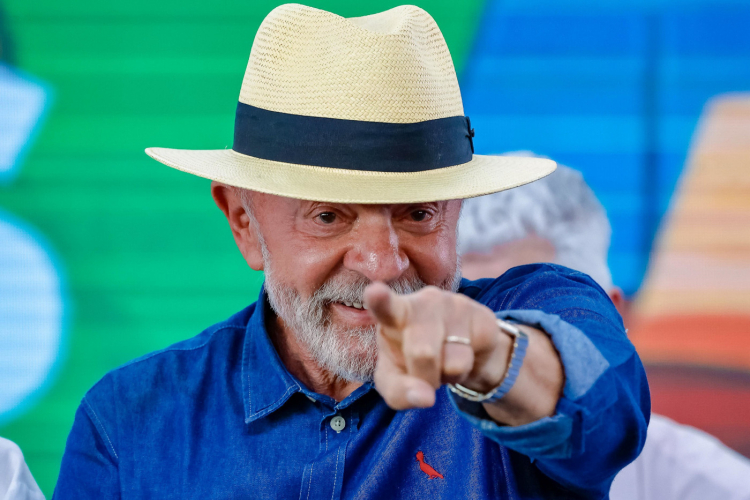 Lula diz que Bolsonaro será preso e compara tornozeleira eletrônica a ‘pombo-correio’