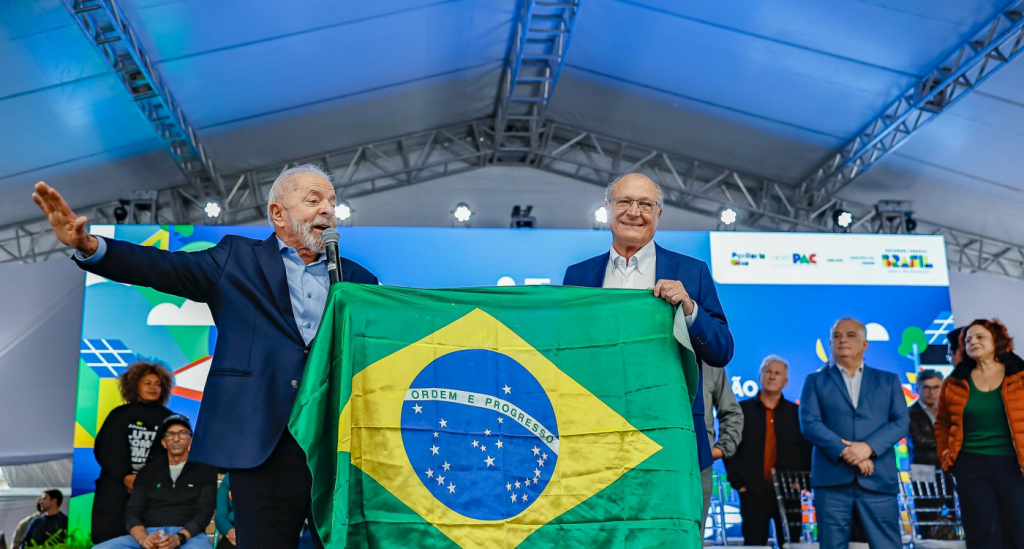 Lula chama Trump ‘para conversar’ e reafirma que Brasil tenta negociar