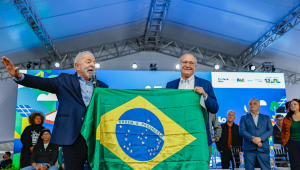 Cerimônia de anúncio dos projetos habilitados pelo Novo PAC Seleções 2025 - Urbanização de Favelas, no âmbitodo Programa Periferia Viva 25.07.2025 - Presidente da República, Luiz Inácio Lula da Silva durante cerimônia de anúncio dos projetos habilitados pelo Novo PAC Seleções 2025 - Urbanização de Favelas, no âmbito do Programa Periferia Viva. Jardim Rochdale, Osasco - SP. Foto: Ricardo Stuckert / PR