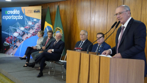 Presidente da República Geraldo Alckmin e o Presidente da República Luiz Inácio Lula da Silva durante Assinatura da sanção do PL do Acredita Exportação