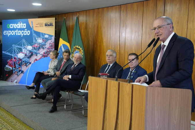 Presidente da República Geraldo Alckmin e o Presidente da República Luiz Inácio Lula da Silva durante Assinatura da sanção do PL do Acredita Exportação