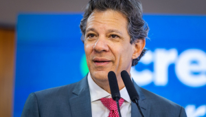 O ministro Fernando Haddad durante sanção e regulamentação do Programa Acredita Exportação